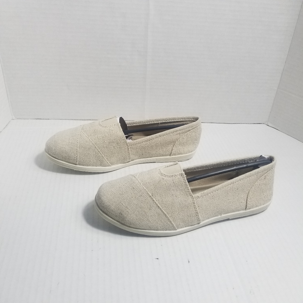 NEW IN BOX SODA WOMEN'S BEIGE SLIP ON SHOES SIZE 5.5 - Picture 6 of 9